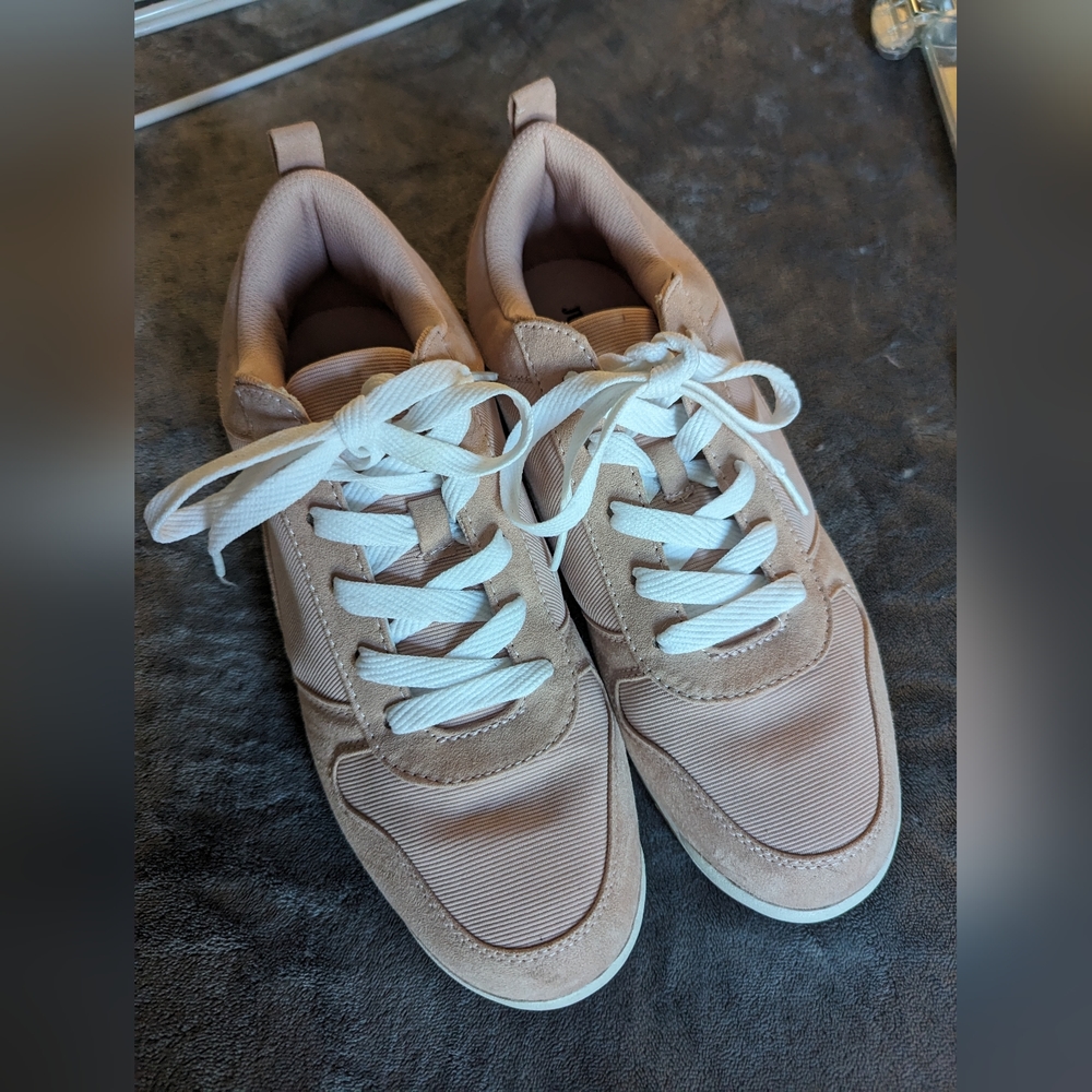 Light Pink Tennis shoes